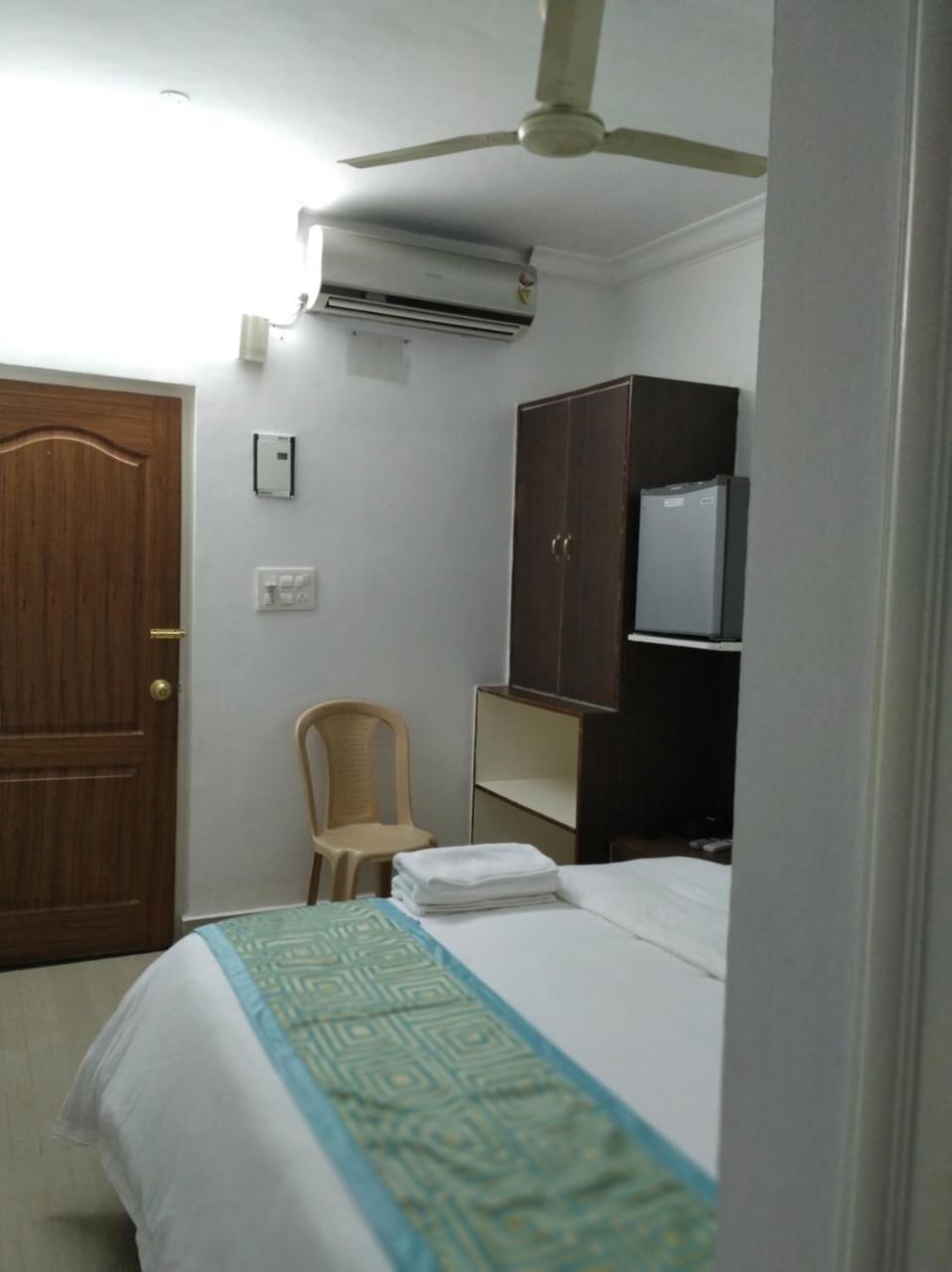Aum Hotel Puttaparthi Extérieur photo